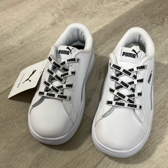 Puma , new in box , children’s 10 , court shoes / sneakers / runners - Picture 4 of 5